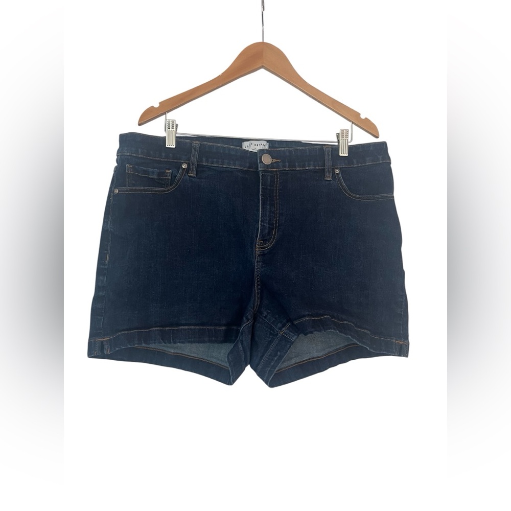 Lane Bryant Mid Rise Signature Short with Flex Magic Waistband - Size 22